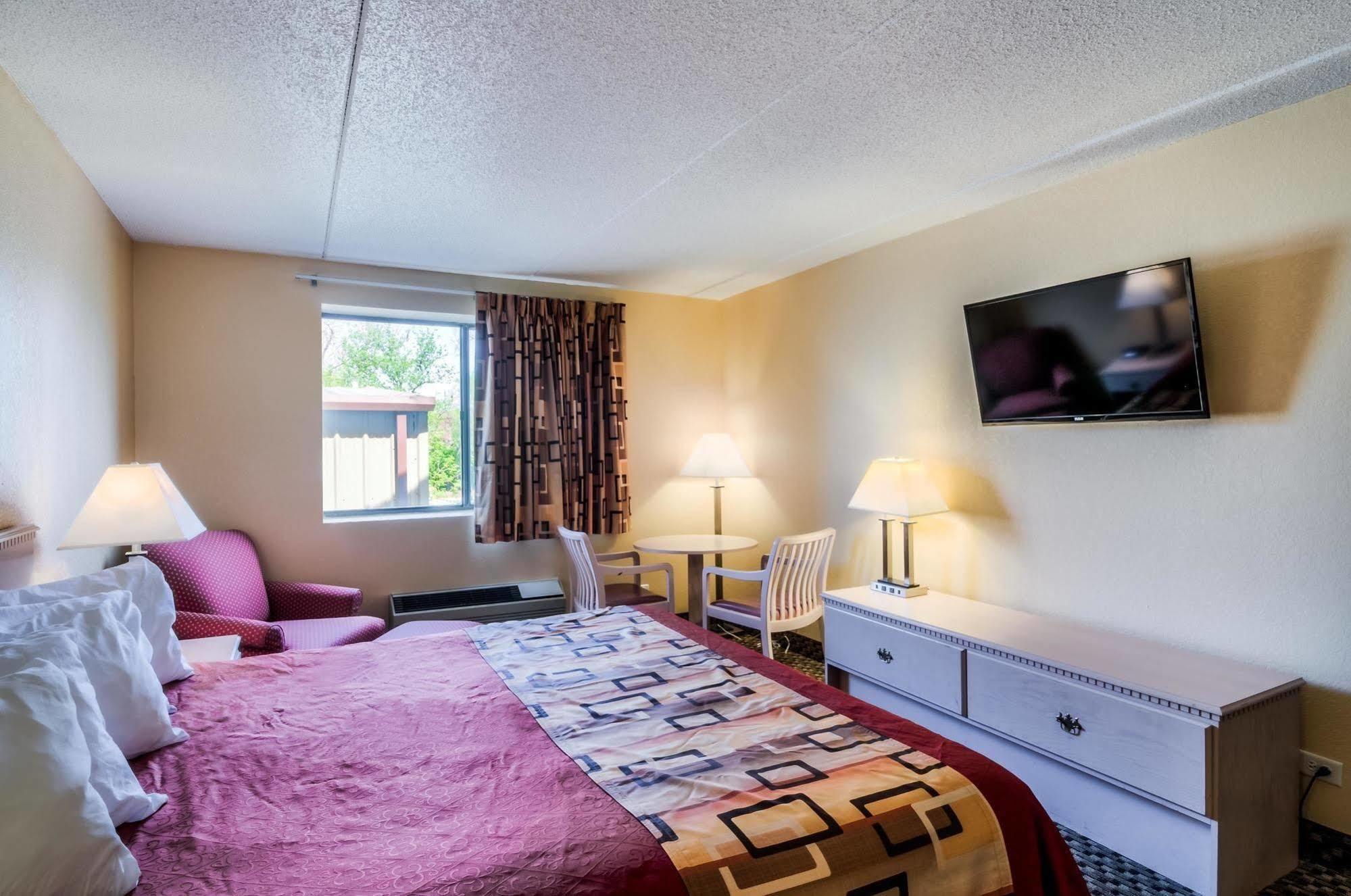 Red Roof Inn Палатин Екстериор снимка